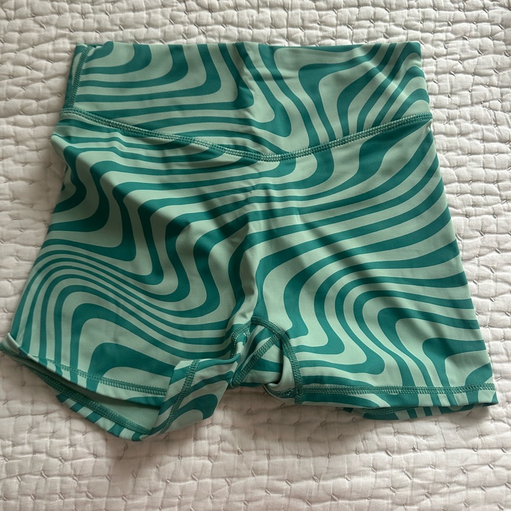 Triangl Green Athletic Shorts Dynamic Design
